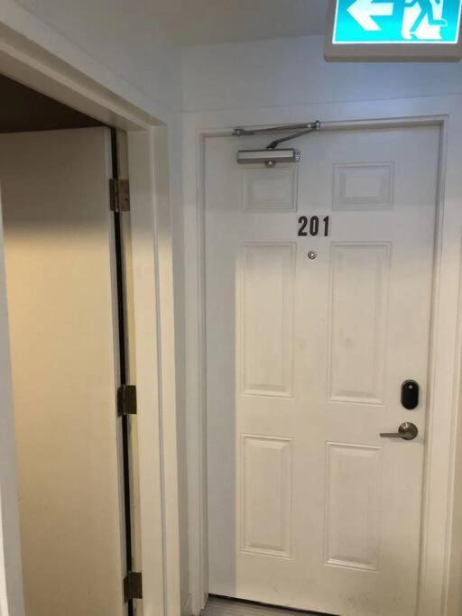 شقة Unit #201 Cozy Mountain View 1Br In Dt كانمور المظهر الخارجي الصورة