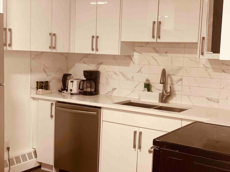 شقة Unit #201 Cozy Mountain View 1Br In Dt كانمور المظهر الخارجي الصورة